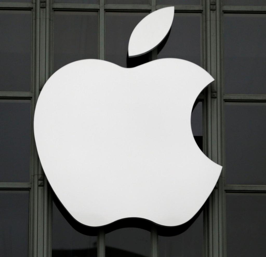 Apple-logoen i stort format på en bygning. Foto.