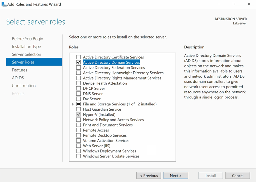 Liste over roller som kan installeres på Windows Server. Rollen «Active Directory Domain Service» er krysset av. Skjermbilde.