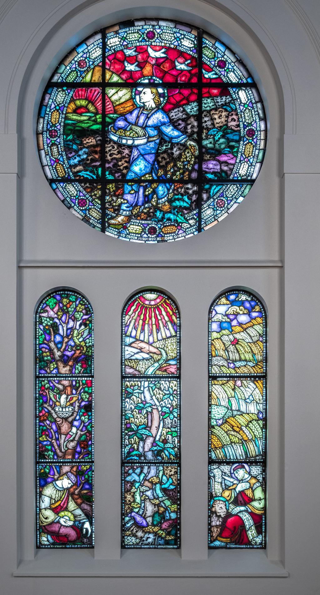 Glassmaleriene i Markusvinduet i Frogner kirke. Foto.